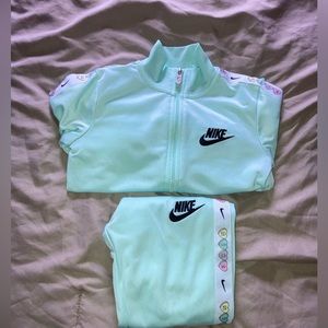 Nike Tracksuit (6Y)